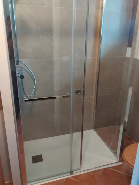 Remplacement d'une baignoire par une douche à Rumilly., Chambéry, Détech’fuite Solutions