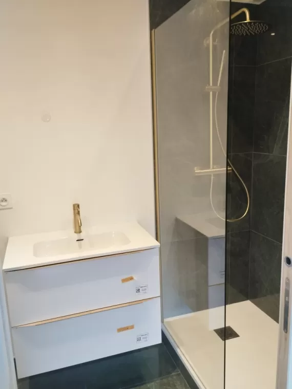 Rénovation complète d'une salle de bain à Annecy , Chambéry, Détech’fuite Solutions