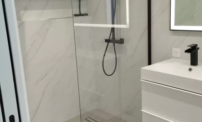 Installation de paroi de douche / pare baignoire., Chambéry, Détech’fuite Solutions